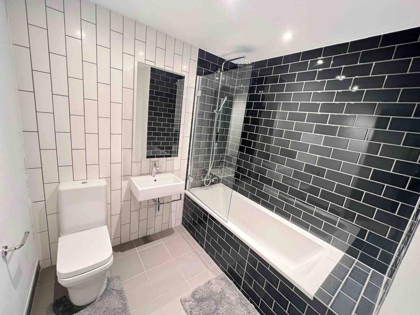 Ds Rentals - Entire 1 Bedroom Apartment Londen Buitenkant foto